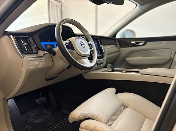 Volvo XC60 11 of 23