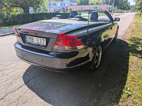 Volvo C70 2 of 5