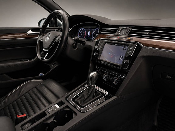 Volkswagen Passat 14 of 18