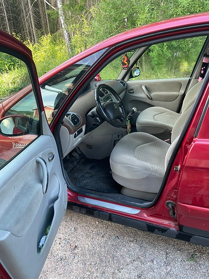 Citroen Xsara Picasso 2 of 3