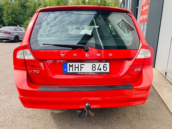 Volvo V70 3 of 7