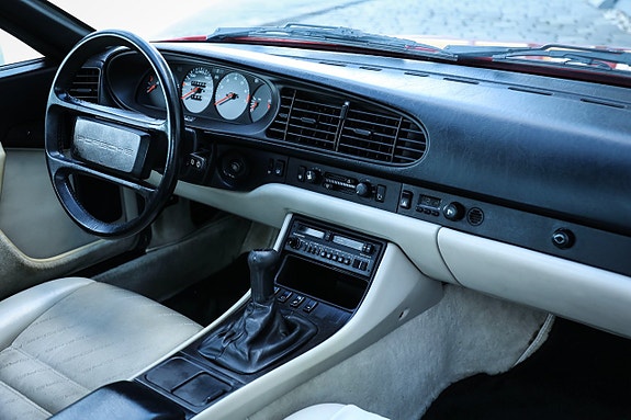 Porsche 944 14 of 16