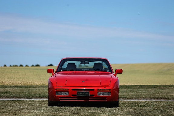 Porsche 944 3 of 5