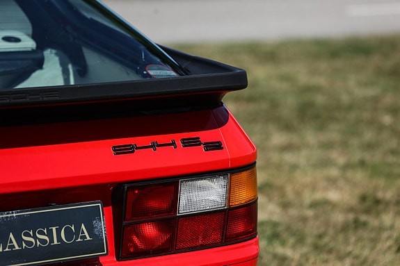 Porsche 944 11 of 16