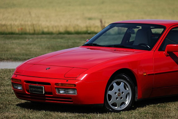 Porsche 944 10 of 16