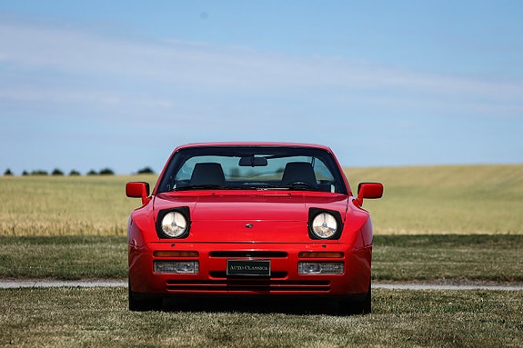Porsche 944 4 of 5