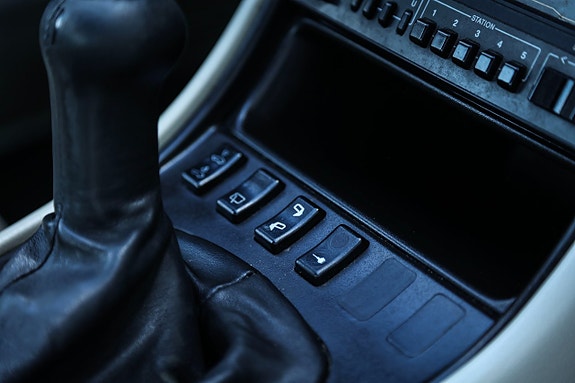 Porsche 944 16 of 16