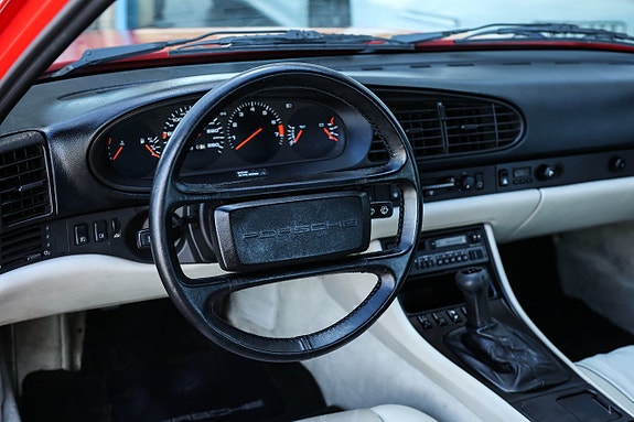 Porsche 944 12 of 16
