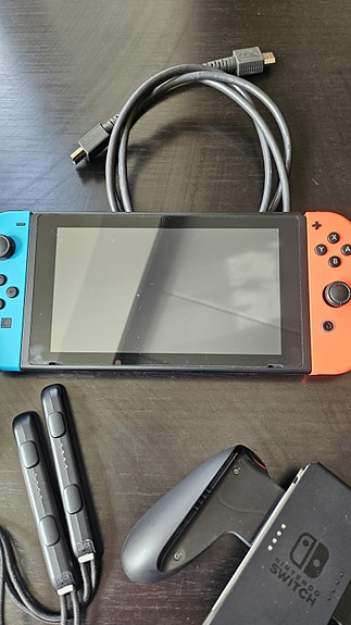 Nintendo Switch model 2022 image 2