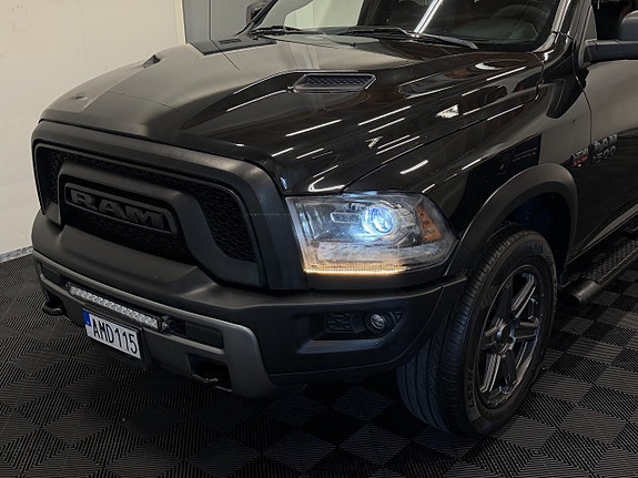 Dodge RAM 1500 2 of 5