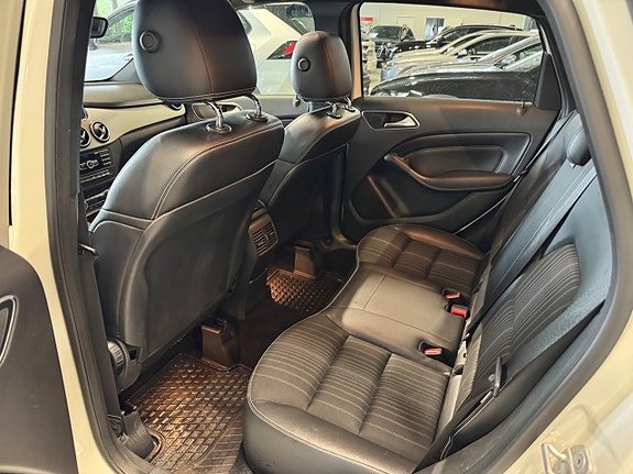 Mercedes-Benz B180 9 of 18