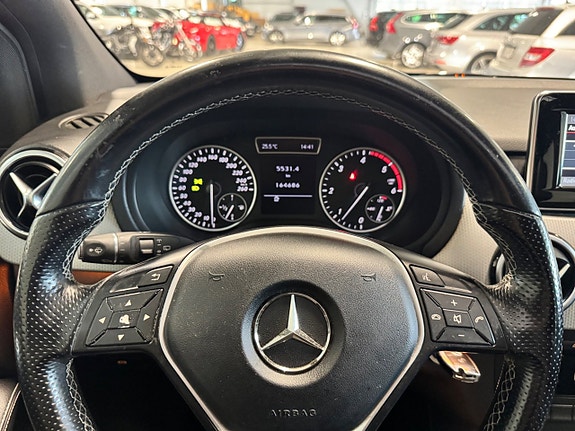 Mercedes-Benz B180 16 of 18