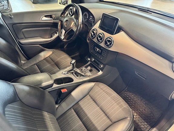 Mercedes-Benz B180 11 of 18