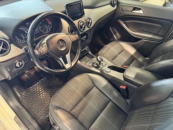 Mercedes-Benz B180 7 of 18