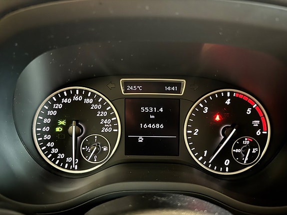Mercedes-Benz B180 13 of 18