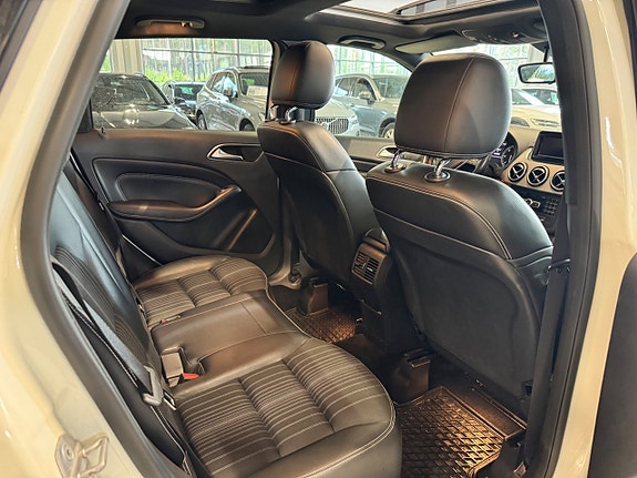 Mercedes-Benz B180 12 of 18