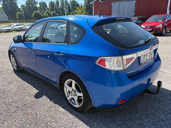 Subaru Impreza 4 of 5