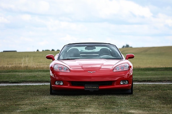 Chevrolet Corvette 3 of 5