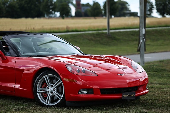 Chevrolet Corvette 9 of 19