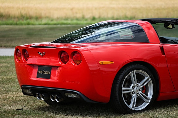 Chevrolet Corvette 10 of 19