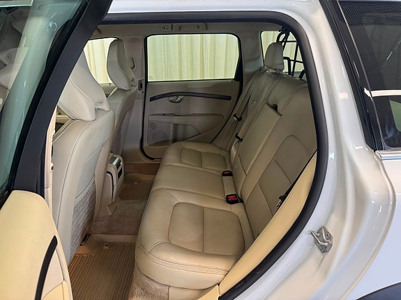 Volvo XC70 23 of 30