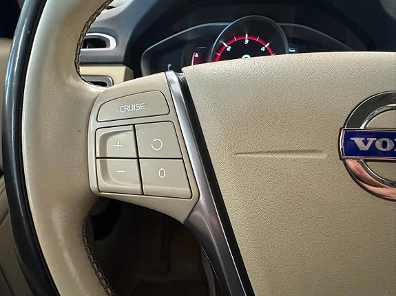Volvo XC70 11 of 30