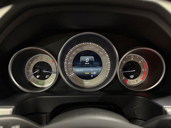 Mercedes-Benz E220 13 of 21