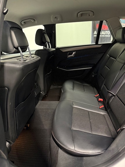 Mercedes-Benz E220 21 of 21