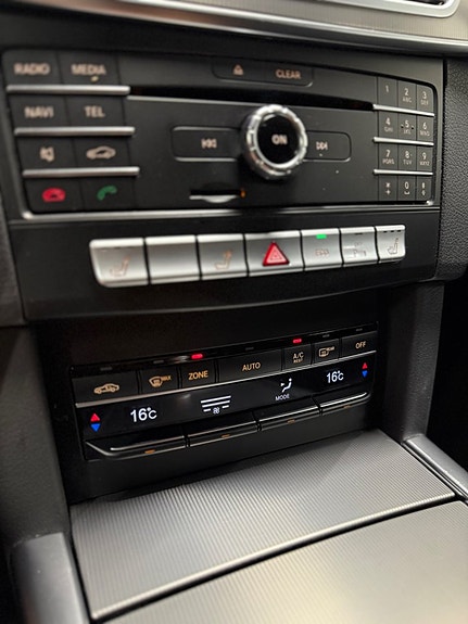 Mercedes-Benz E220 18 of 21