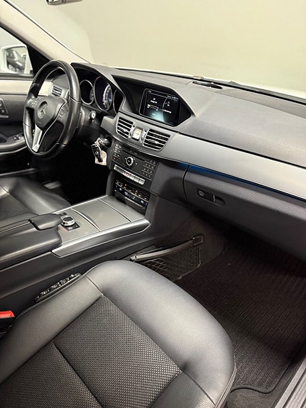Mercedes-Benz E220 10 of 21