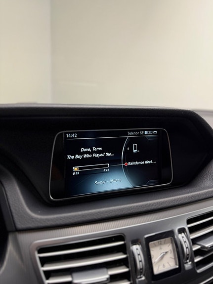 Mercedes-Benz E220 15 of 21