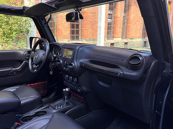 Jeep Wrangler 17 of 23