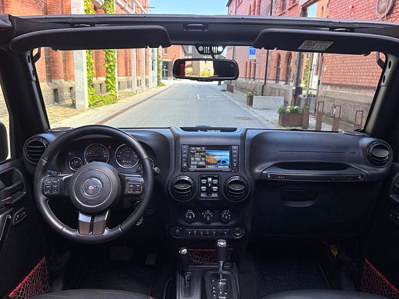 Jeep Wrangler 14 of 23