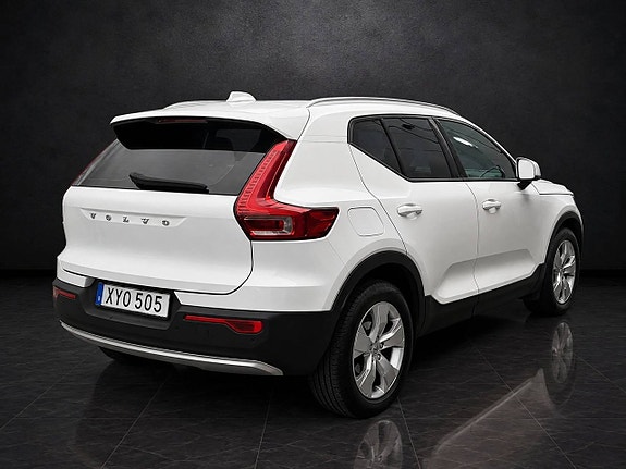 Volvo XC40 3 of 11