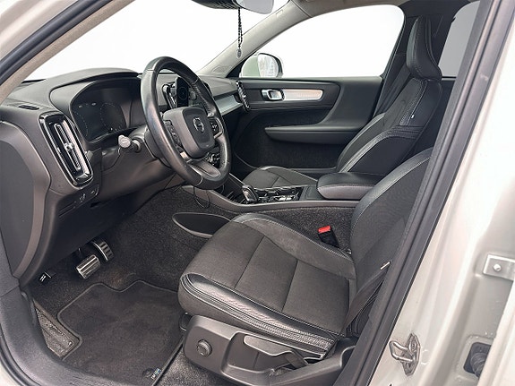 Volvo XC40 8 of 15
