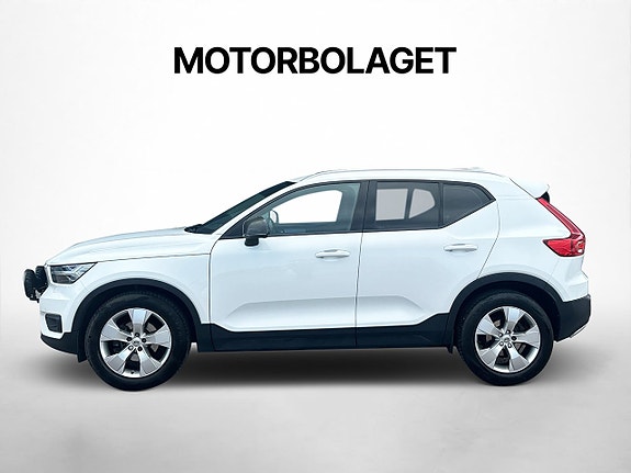 Volvo XC40 2 of 5