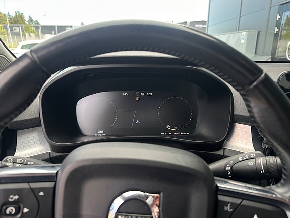 Volvo XC40 11 of 15