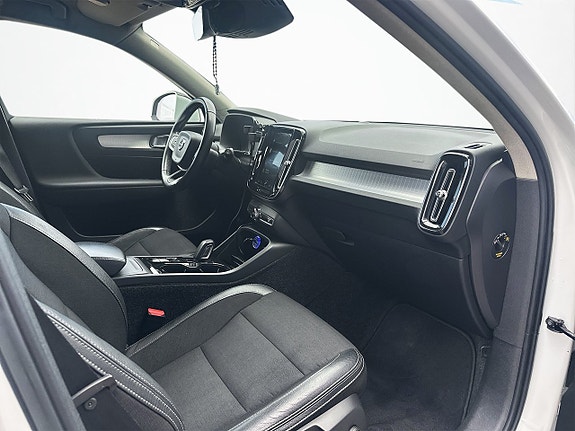 Volvo XC40 10 of 15