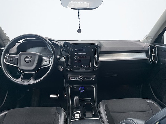 Volvo XC40 9 of 15