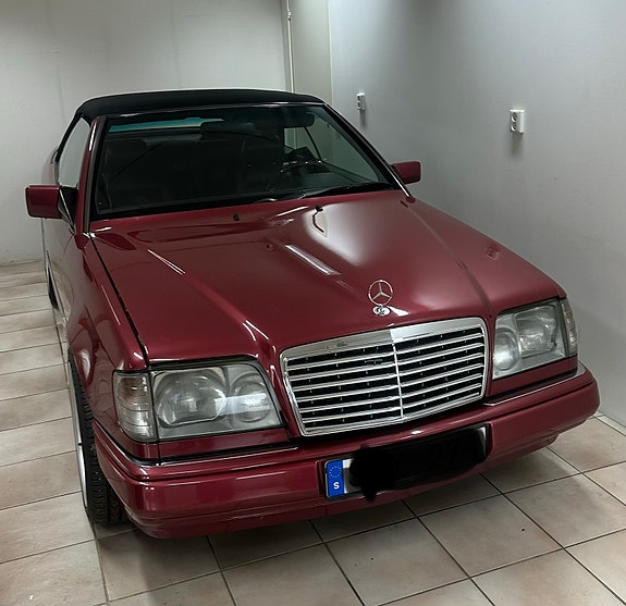 Mercedes-Benz 300 CE-24 4 of 5