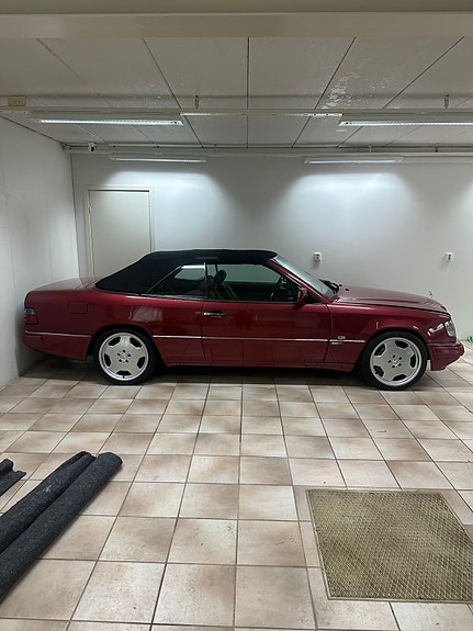 Mercedes-Benz 300 CE-24 3 of 5