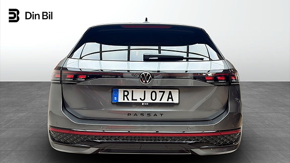 Volkswagen Passat 5 of 14