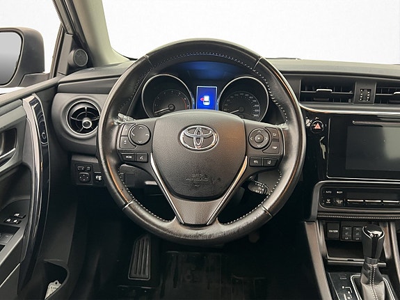 Toyota Auris 12 of 30