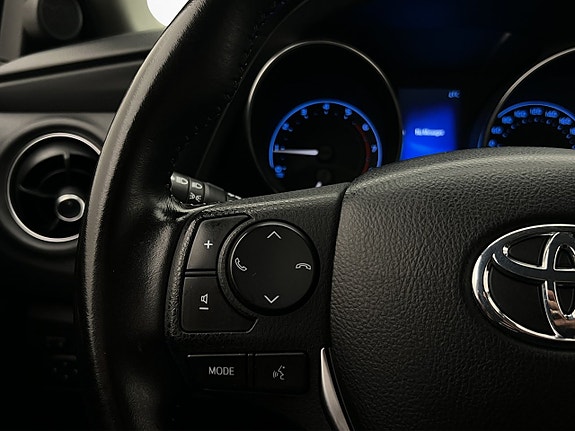 Toyota Auris 14 of 30