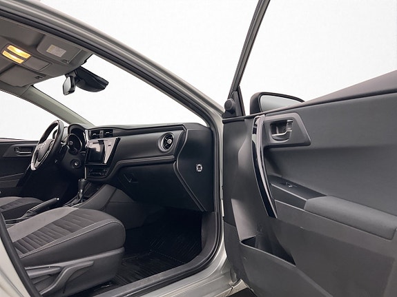 Toyota Auris 24 of 30