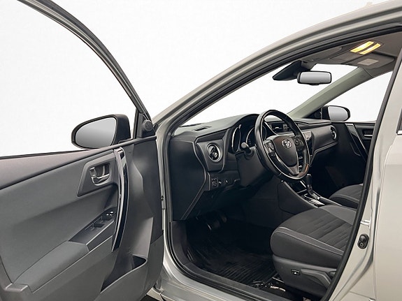 Toyota Auris 9 of 30