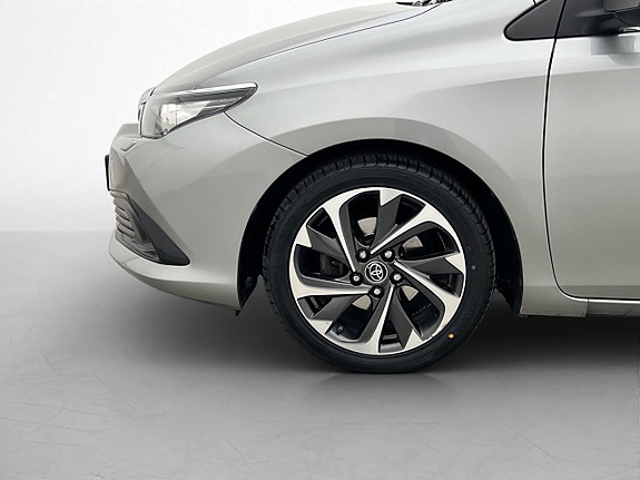 Toyota Auris 27 of 30
