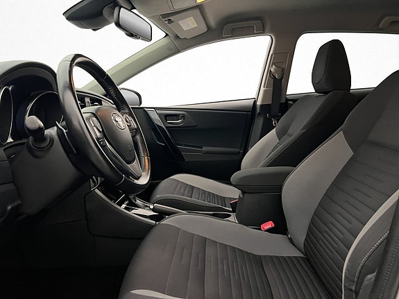 Toyota Auris 10 of 30