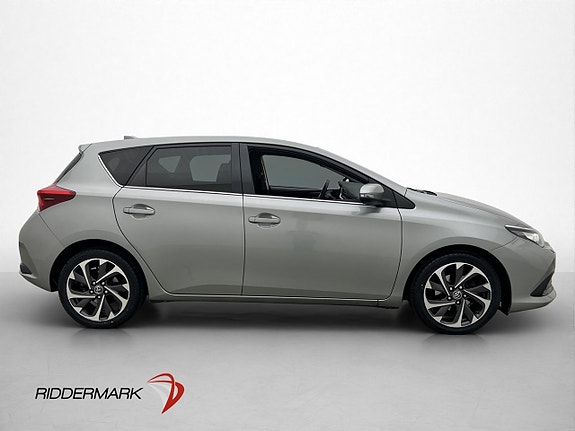 Toyota Auris 4 of 30