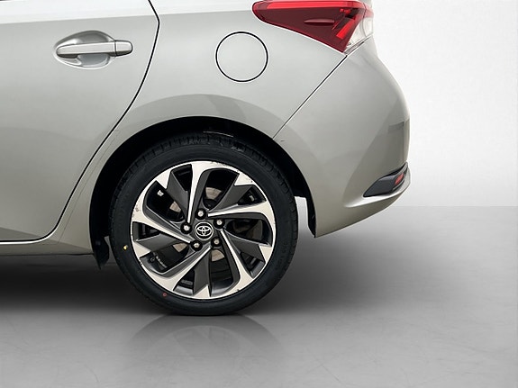 Toyota Auris 28 of 30